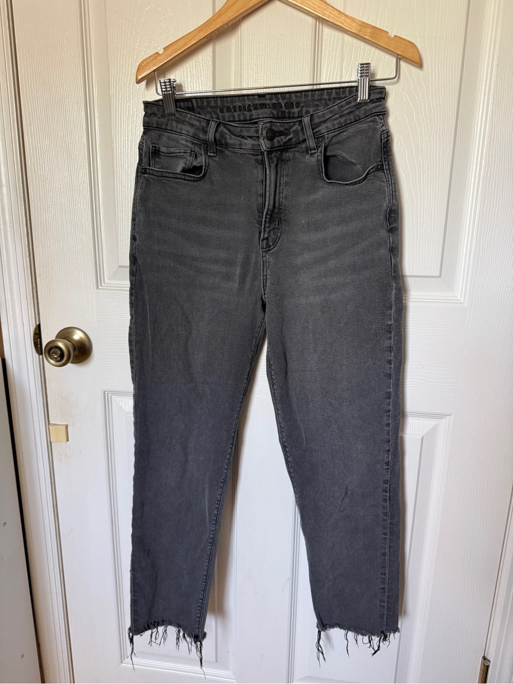 Women's High-Rise Black Stone Wash Raw Hem Mom Jeans / Size 4 Regular